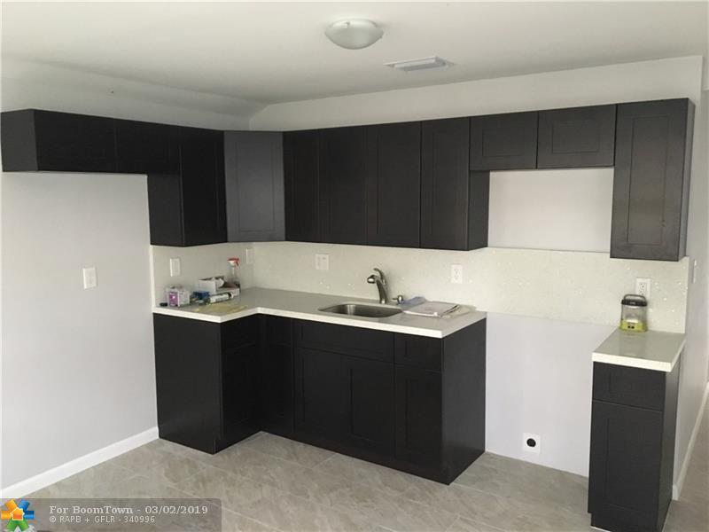 161 40TH ST - Photo 1