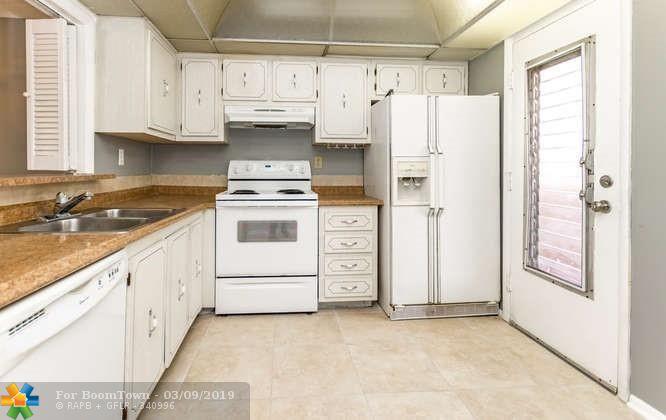 403 68th Ave - Photo 1