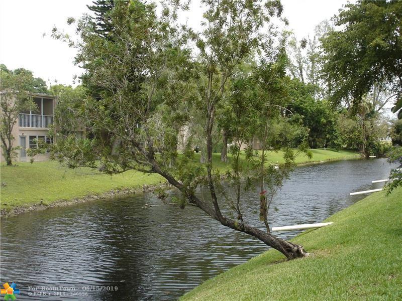 1025 Country Club Dr - Photo 1