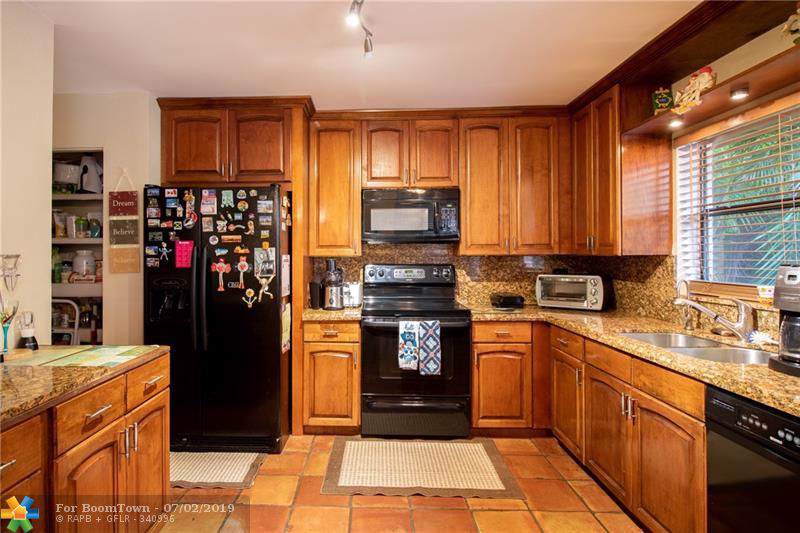 6601 52nd St - Photo 1