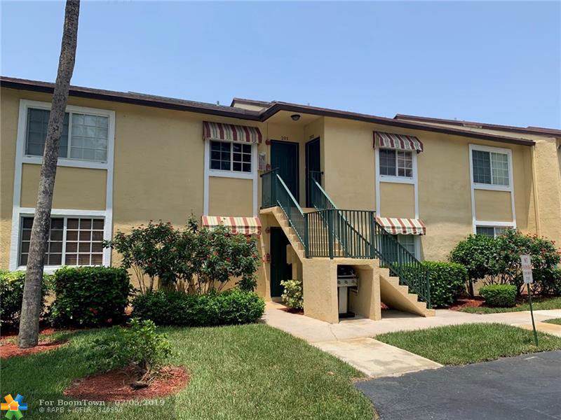 4040 Crystal Lake Dr - Photo 1