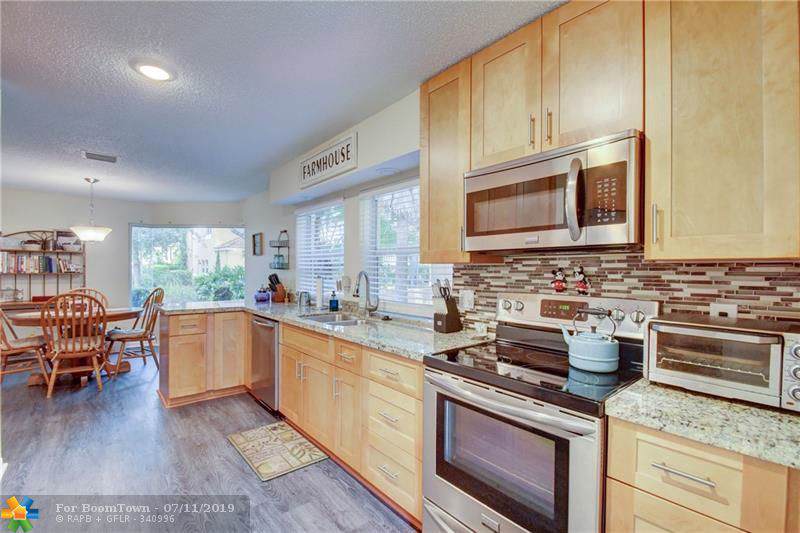 11245 Lakeview Dr - Photo 1