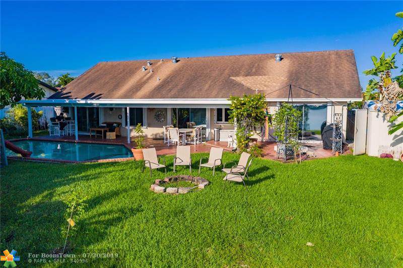 19660 10th Ave - Photo 1