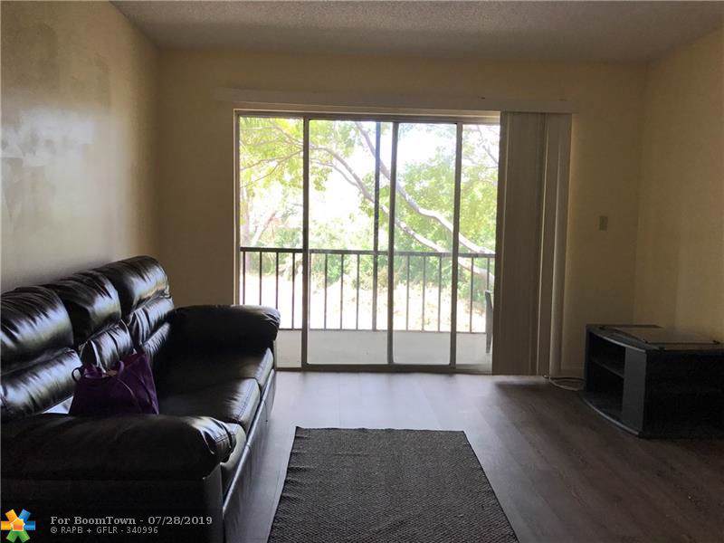 470 20th St - Photo 1