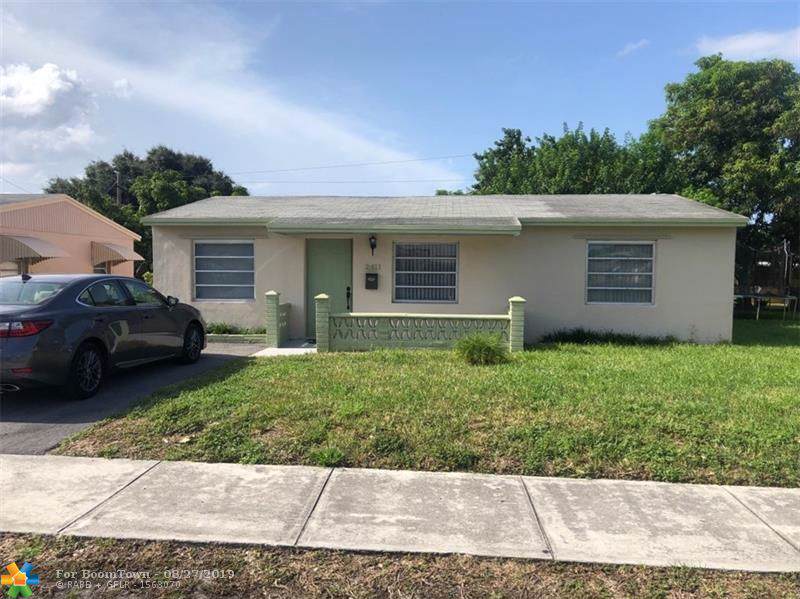 2411 Mayo St - Photo 1