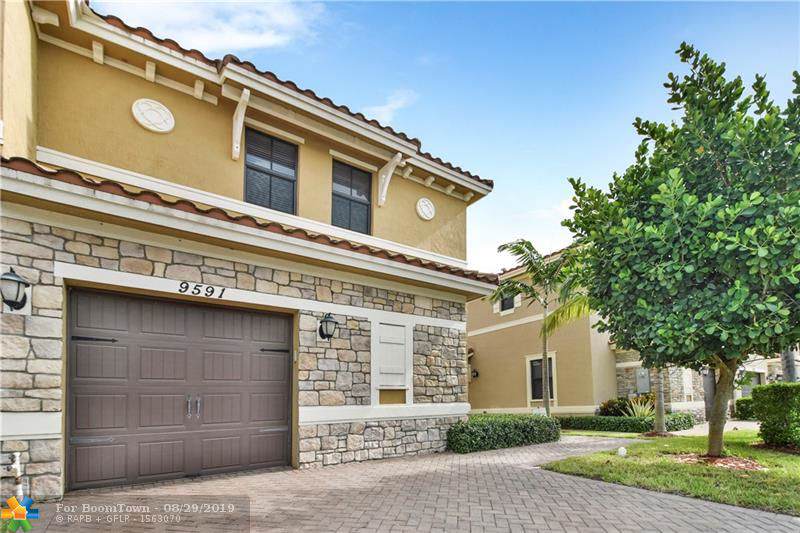 9591 Town Parc Cir - Photo 1