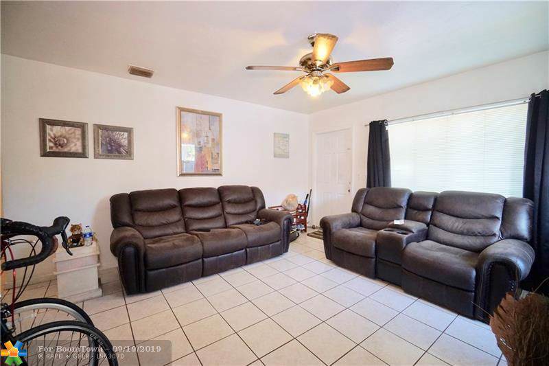 1202 16th Ct - Photo 1