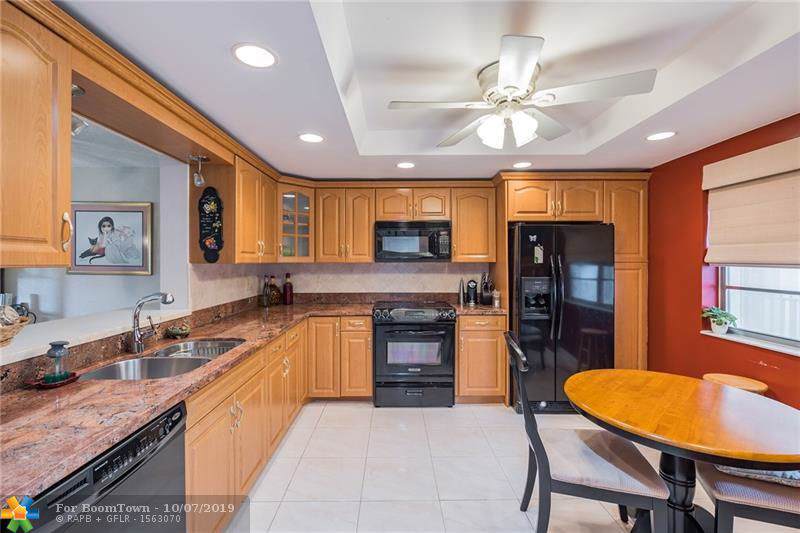 291 Hollybrook Dr - Photo 1