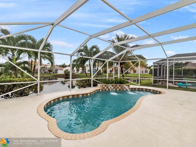 5543 124th Ave - Photo 1