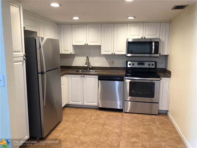 108 Wellington C - Photo 1