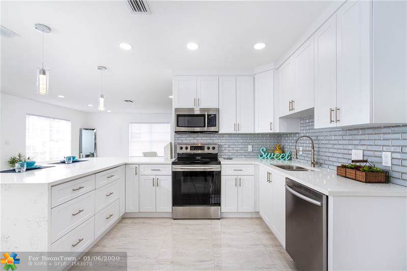 517 52nd St - Photo 1