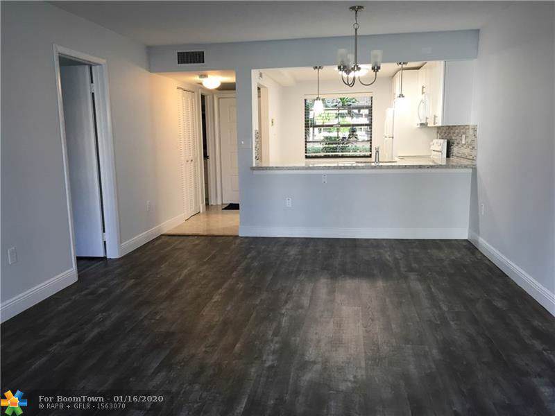 901 Colony Point Cir - Photo 1