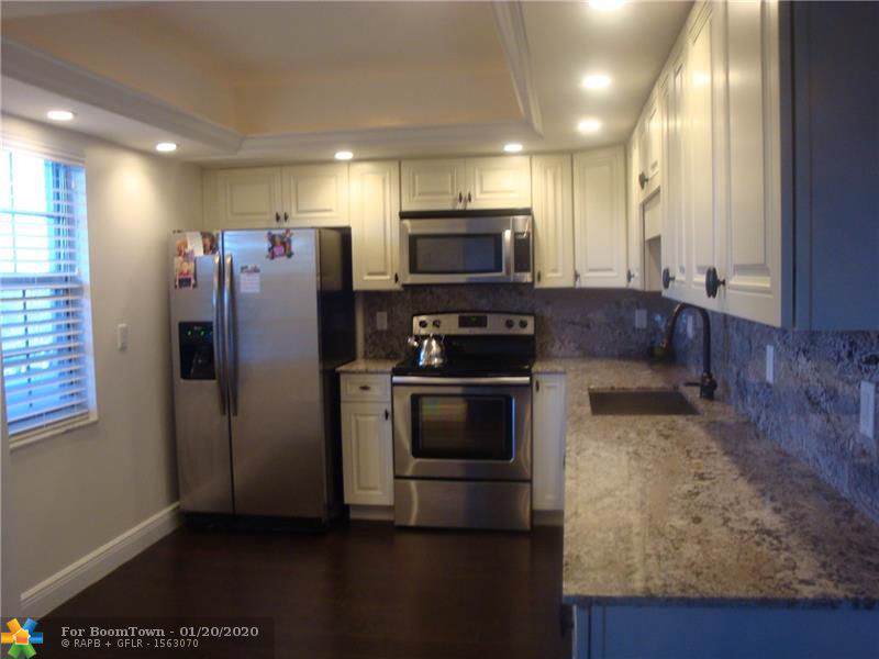 3850 Oaks Clubhouse Drive - Photo 1