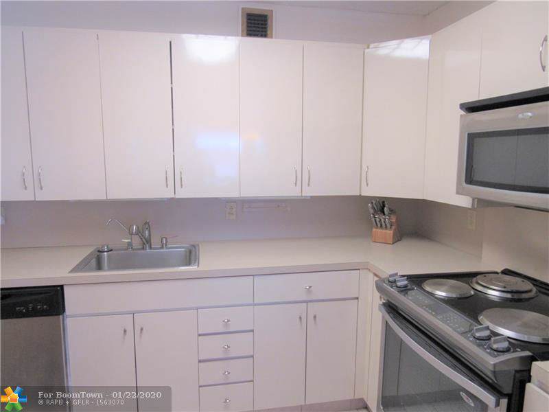 4061 Oakridge F - Photo 1