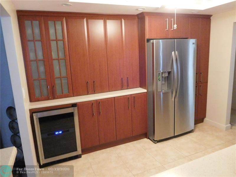 800 Parkview Dr - Photo 1