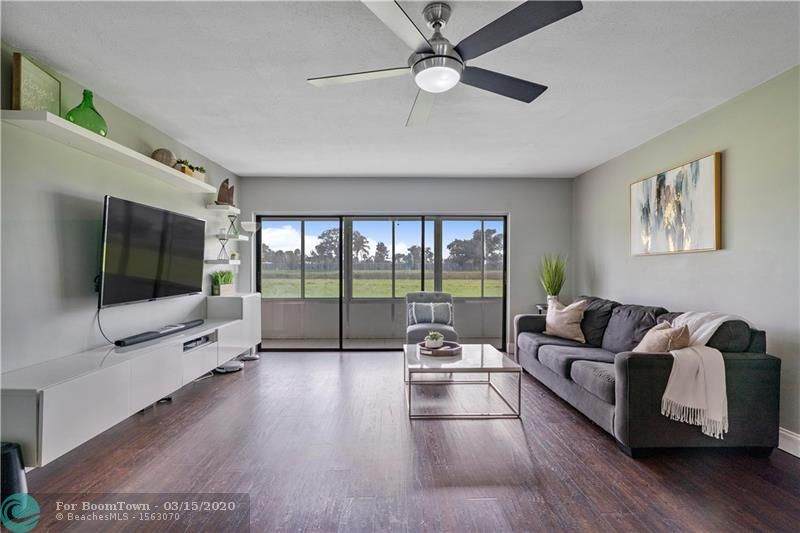 102 Laurel Dr - Photo 1