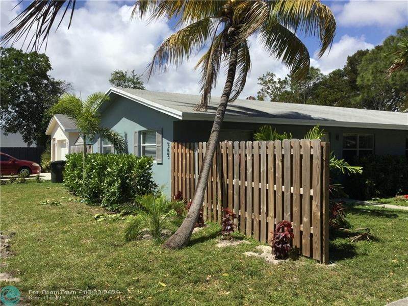 565 34th Ct - Photo 1