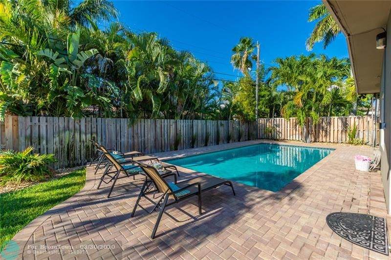 3221 Seaward Dr - Photo 1