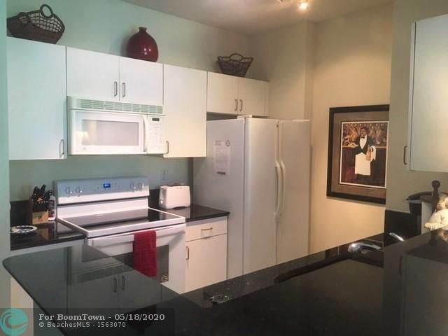 630 Sapodilla Ave - Photo 1