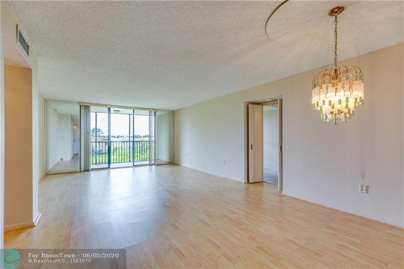 900 195th St - Photo 1