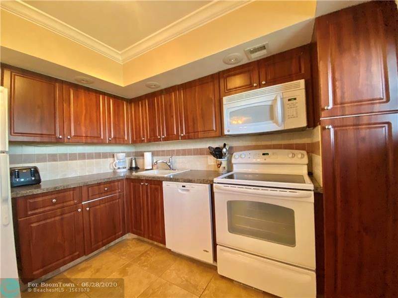 3200 Palm Aire Dr - Photo 1
