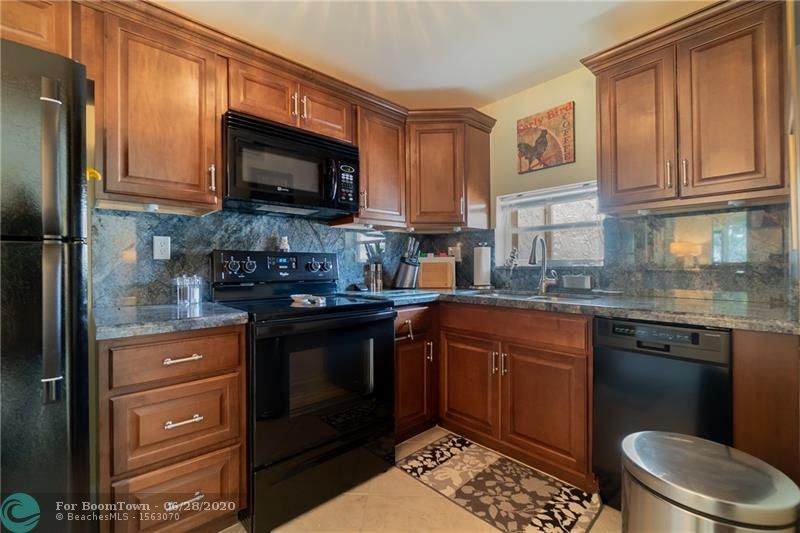 691 Hollybrook Dr - Photo 1