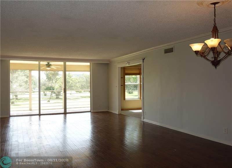 565 Oaks Ln - Photo 1