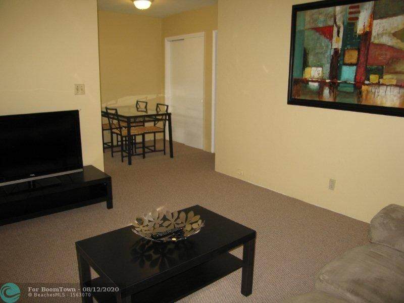 412 9th St - Photo 1