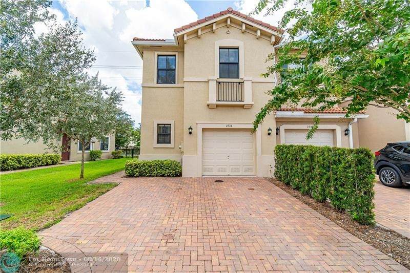 1034 33rd Ct - Photo 1