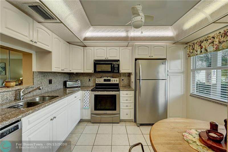 2901 Victoria Cir - Photo 1
