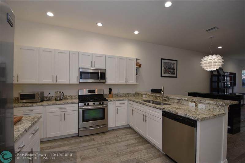 917 17th Way - Photo 1