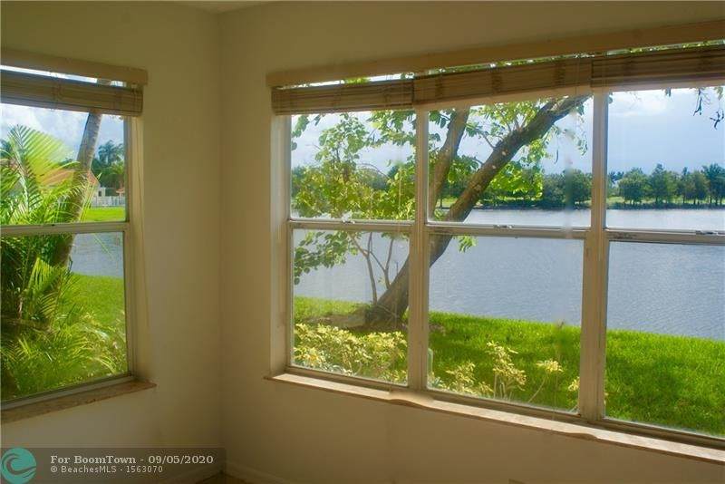 731 Vista Isles Dr - Photo 1