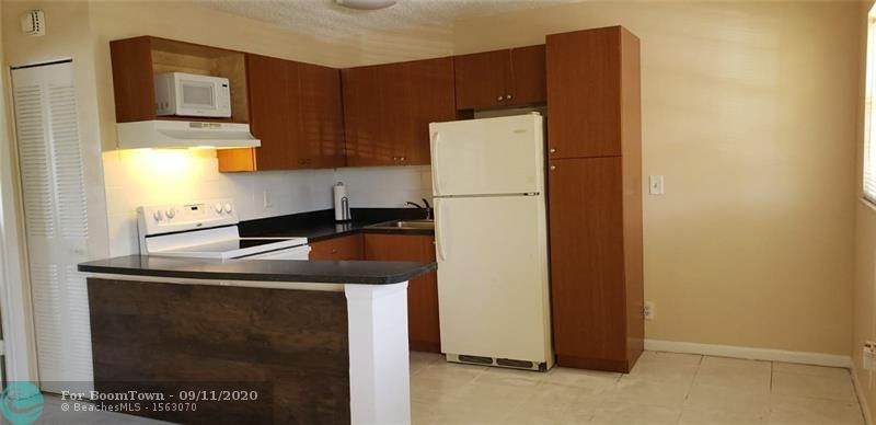 426 Lakeside Dr - Photo 1