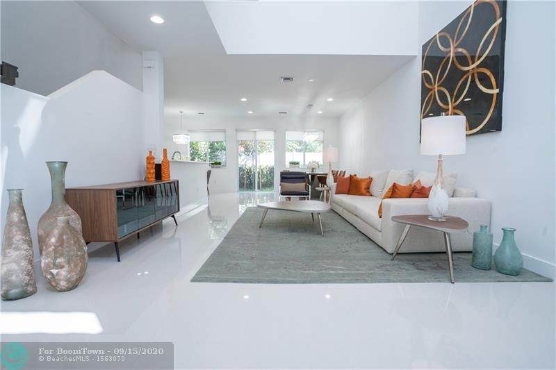 120 7th Way - Photo 1