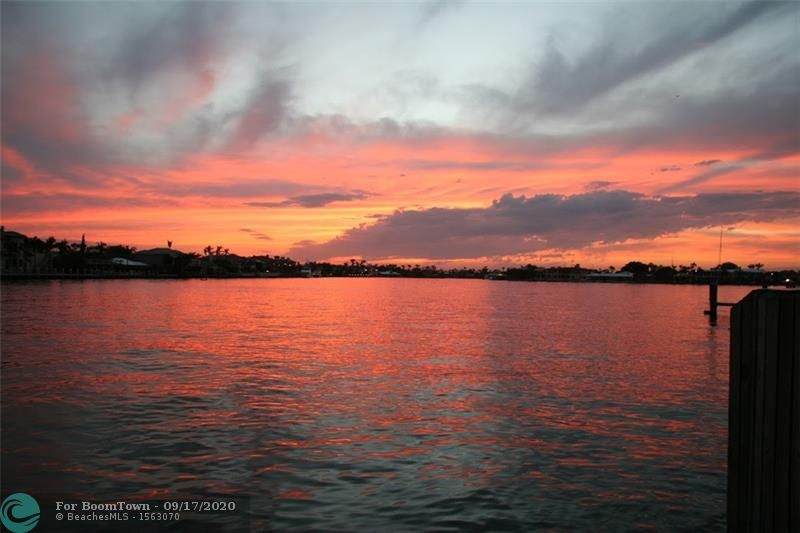 425 Bayshore Dr - Photo 1