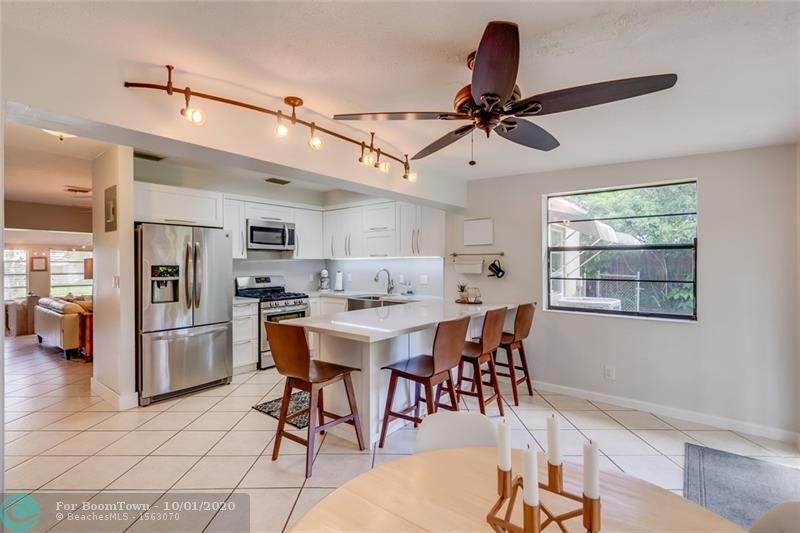 912 18th Ct - Photo 1