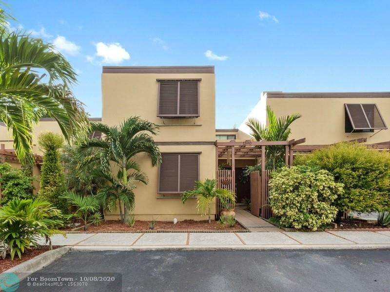 1390 Golfview Dr - Photo 1