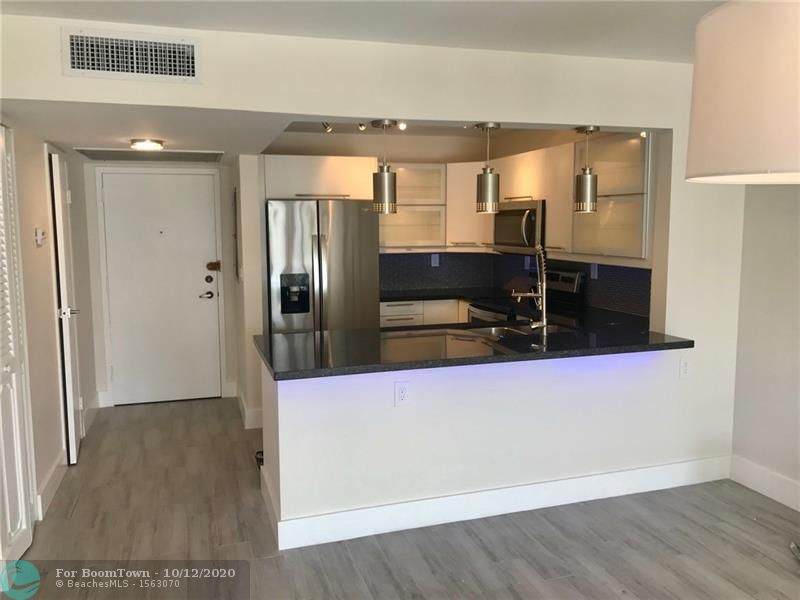 800 Parkview Dr - Photo 1