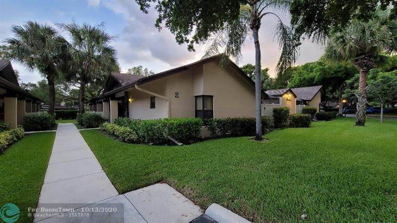 2633 Carambola Cir - Photo 1