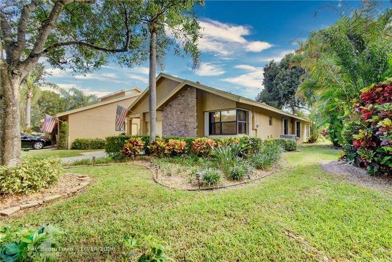 2560 Calamondin Cir - Photo 1