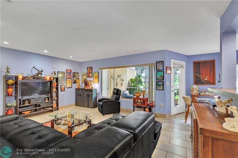 2331 33rd St - Photo 1