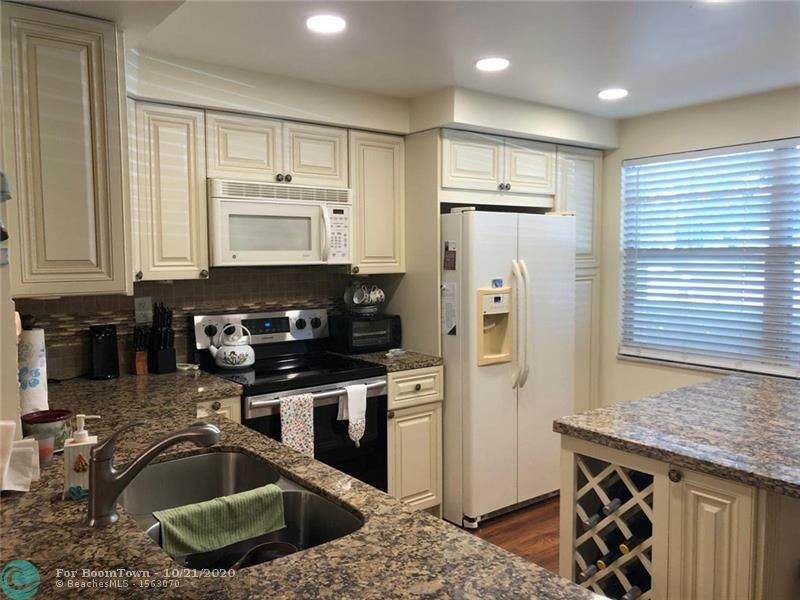 2804 Victoria Way - Photo 1