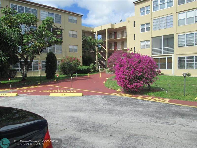 2801 Somerset - Photo 1