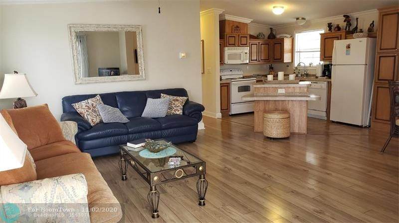 202 Lake Shore Dr - Photo 1