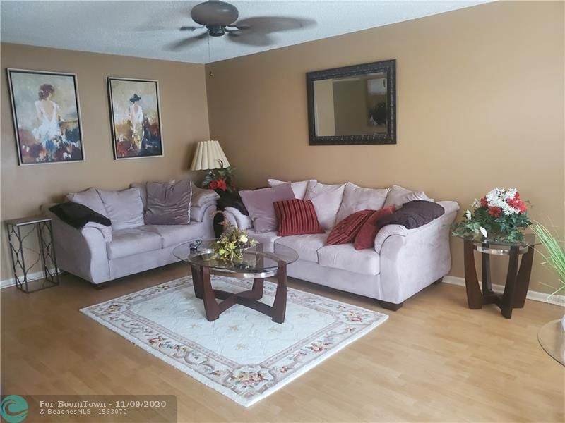 97 Westbury E - Photo 1