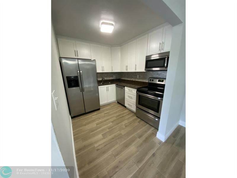 701 1st Ct - Photo 1