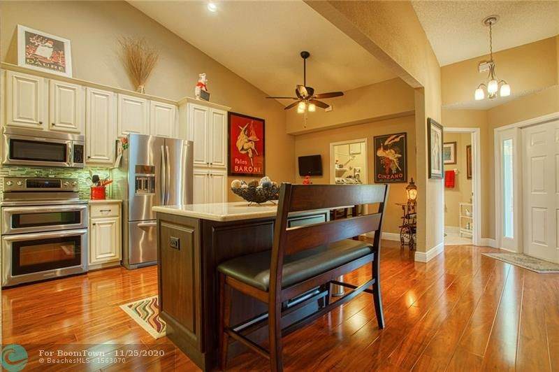 460 Palm Aire Dr - Photo 1