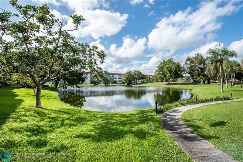 820 Hollybrook Dr - Photo 1