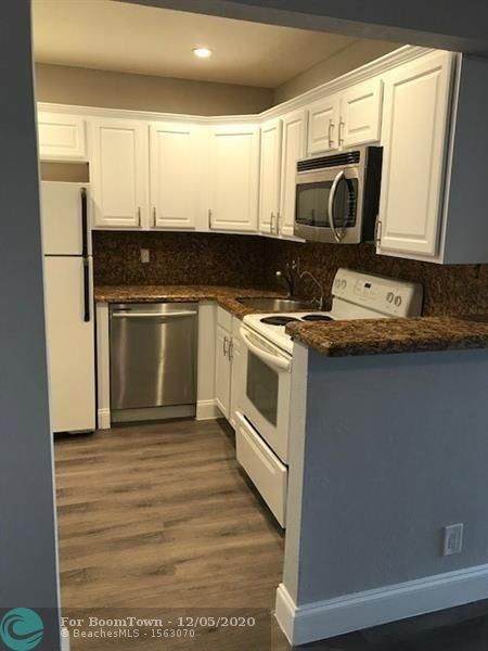 460 20th St - Photo 1