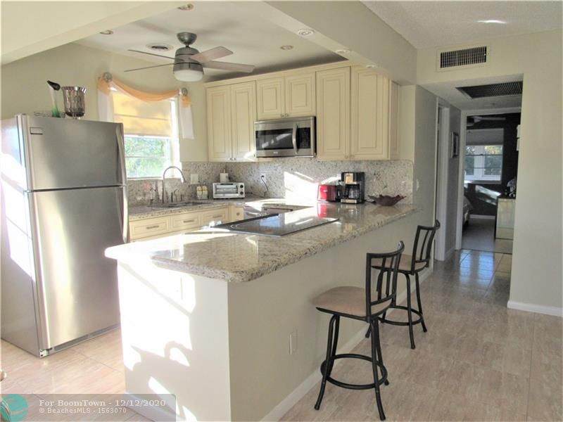 128 Markham F - Photo 1